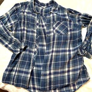 Navy blue and white flannel 💙💙💙🤍🤍🤍